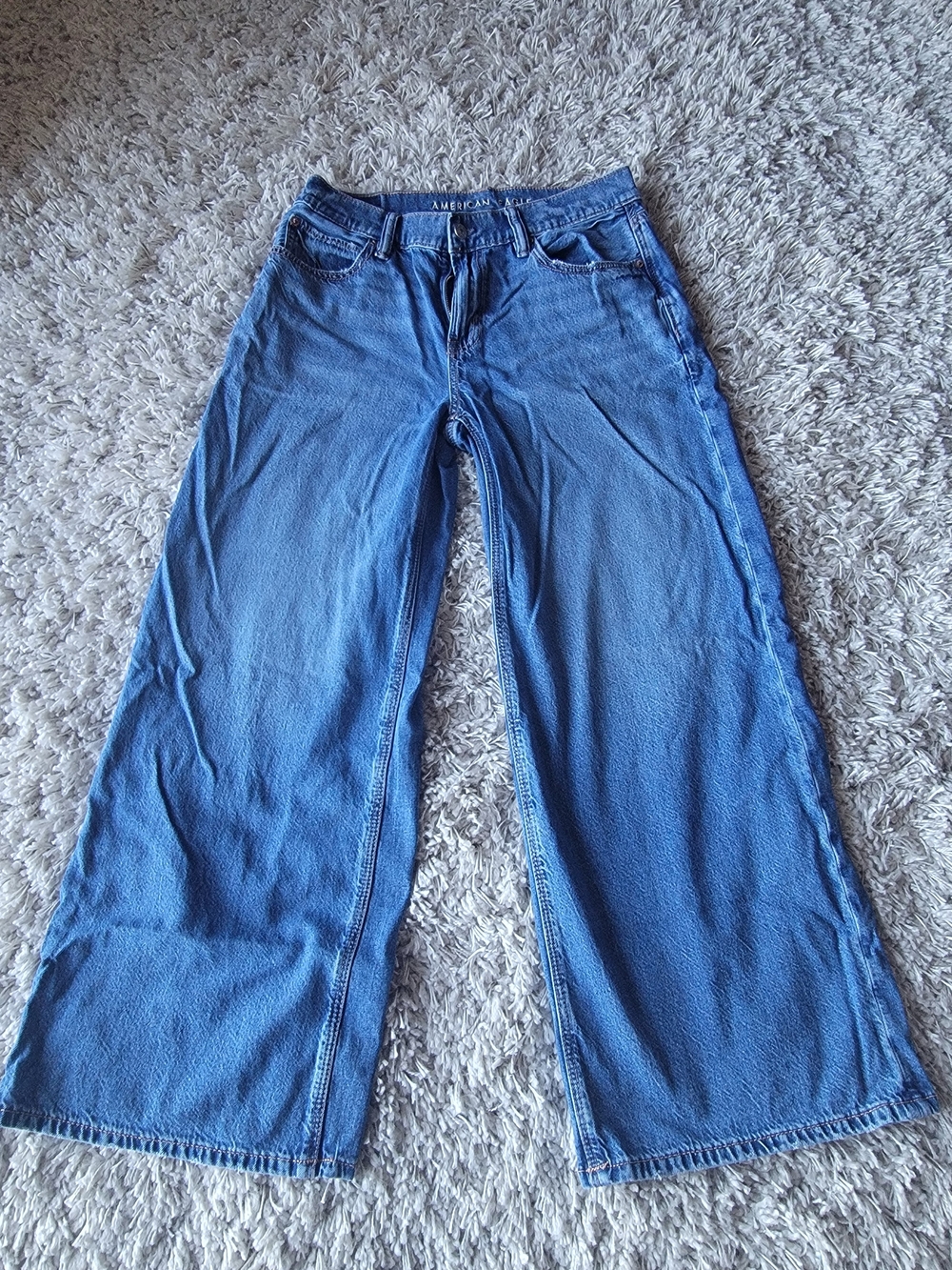 American Eagle Outfitters Wide-Leg Jeans in Medium Blue